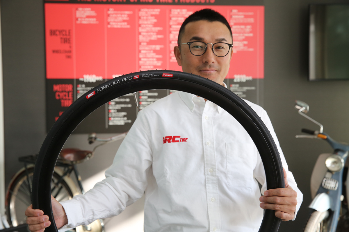 新型Formula Proを説明してくれたIRCの山田浩志さん。開発に携わるとともに自身もテストライドを行う