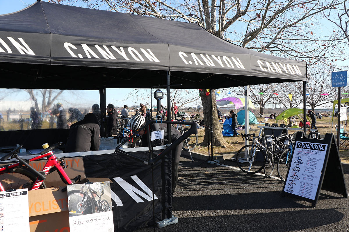 キャニオンブースではグラベルバイクのグレイル CFなどの試乗会が行われていた