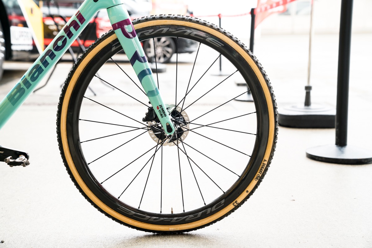 DURA-ACE C40にDugastのプロトタイプタイヤをセット
