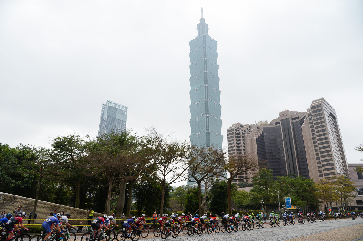 第1ステージはあいにくの曇り空　高層タワー「台北101」が霞んで見える