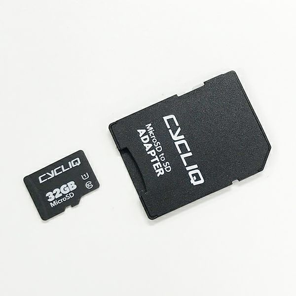MicroSDとSDアダプターが付属するお得なパッケージとなっている