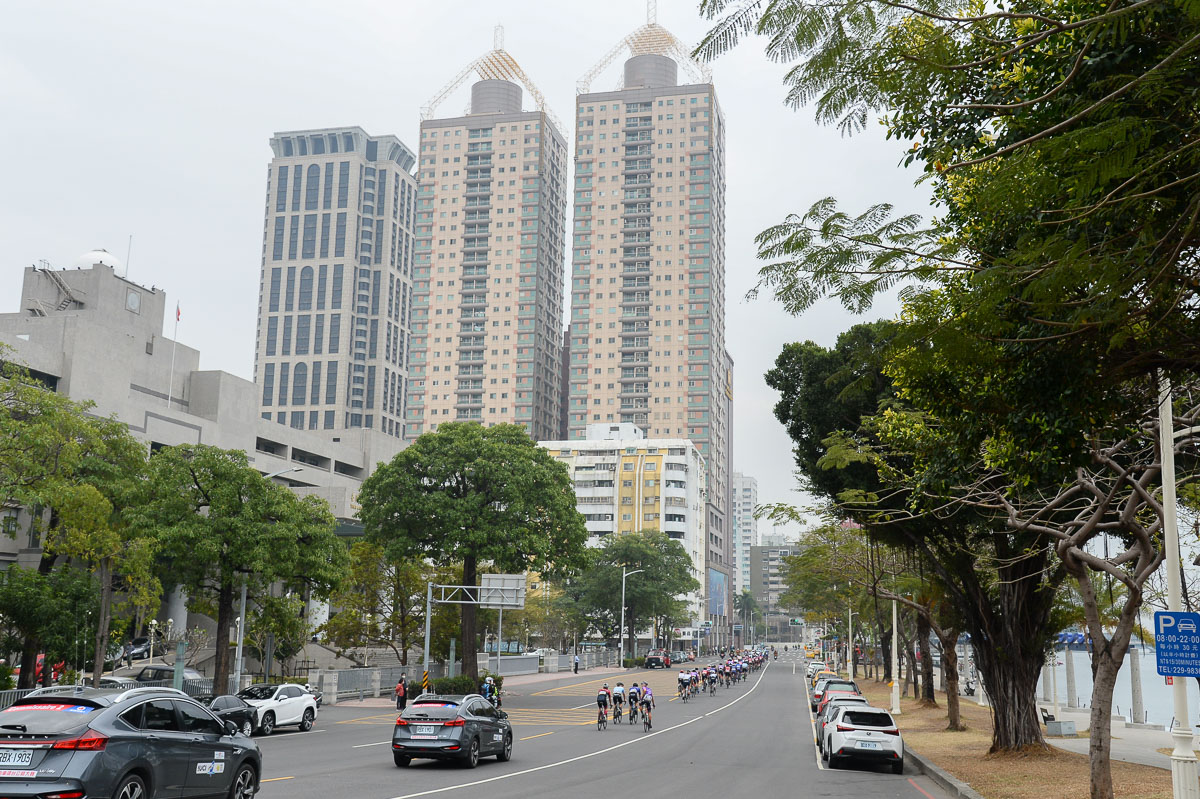 台湾南部最大の都市である高雄（カオシュン）市。高層ビルやタワーマンションが立ち並ぶ