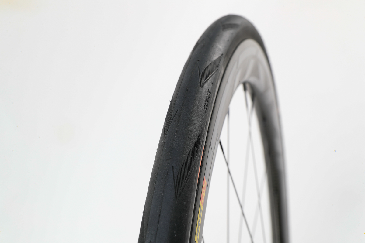 シュワルベ PRO ONE TUBELESS EASY 「目指したのはチューブラーの 