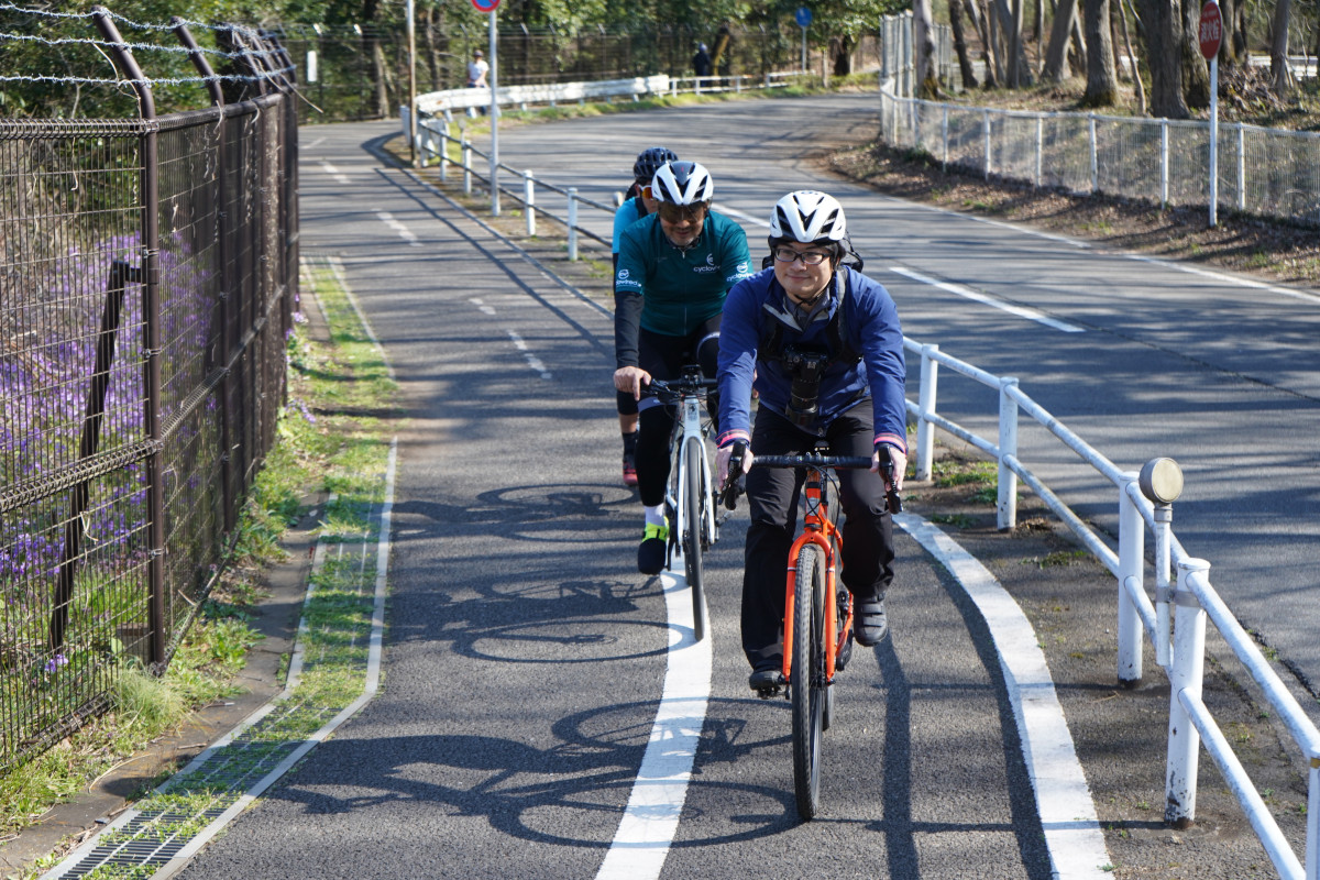 まずは多摩湖サイクリングロードから