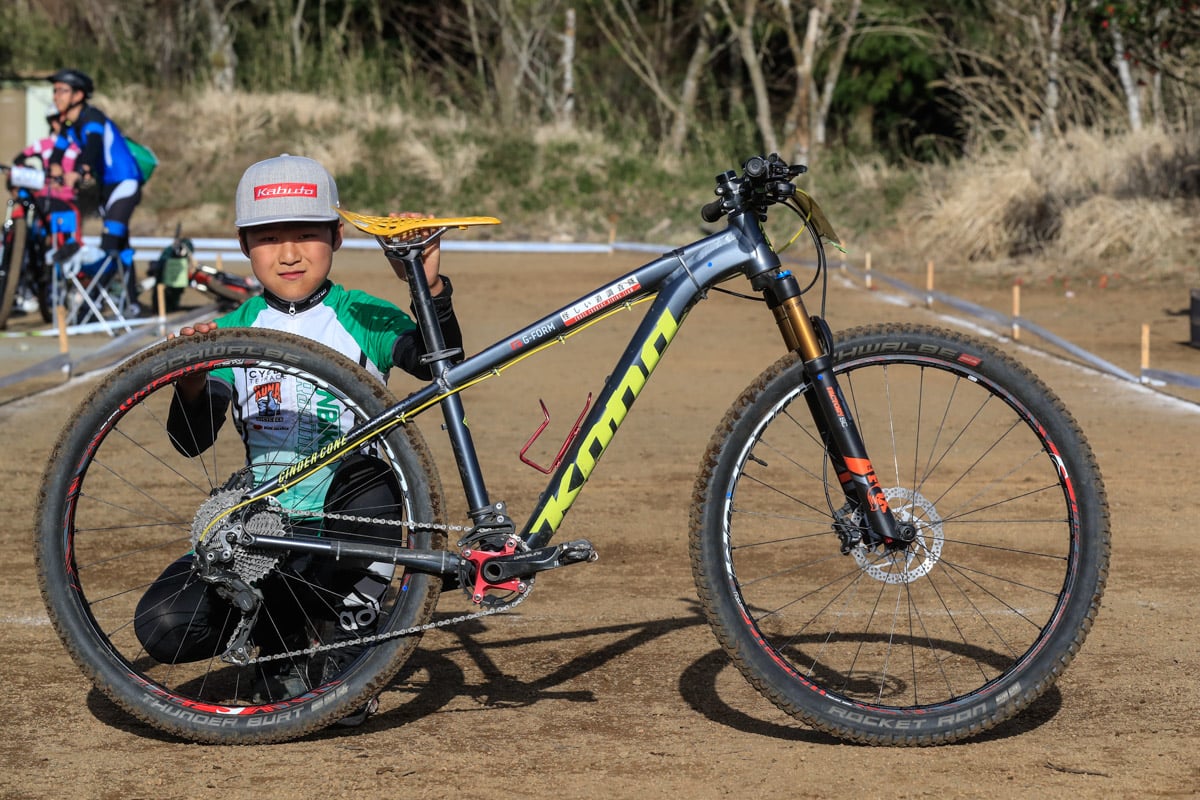 キッズ 高学年優勝 中仙道侑毅(イオンバイクJr.レーシング&怪しい道調査隊) コナ CINDER CONE