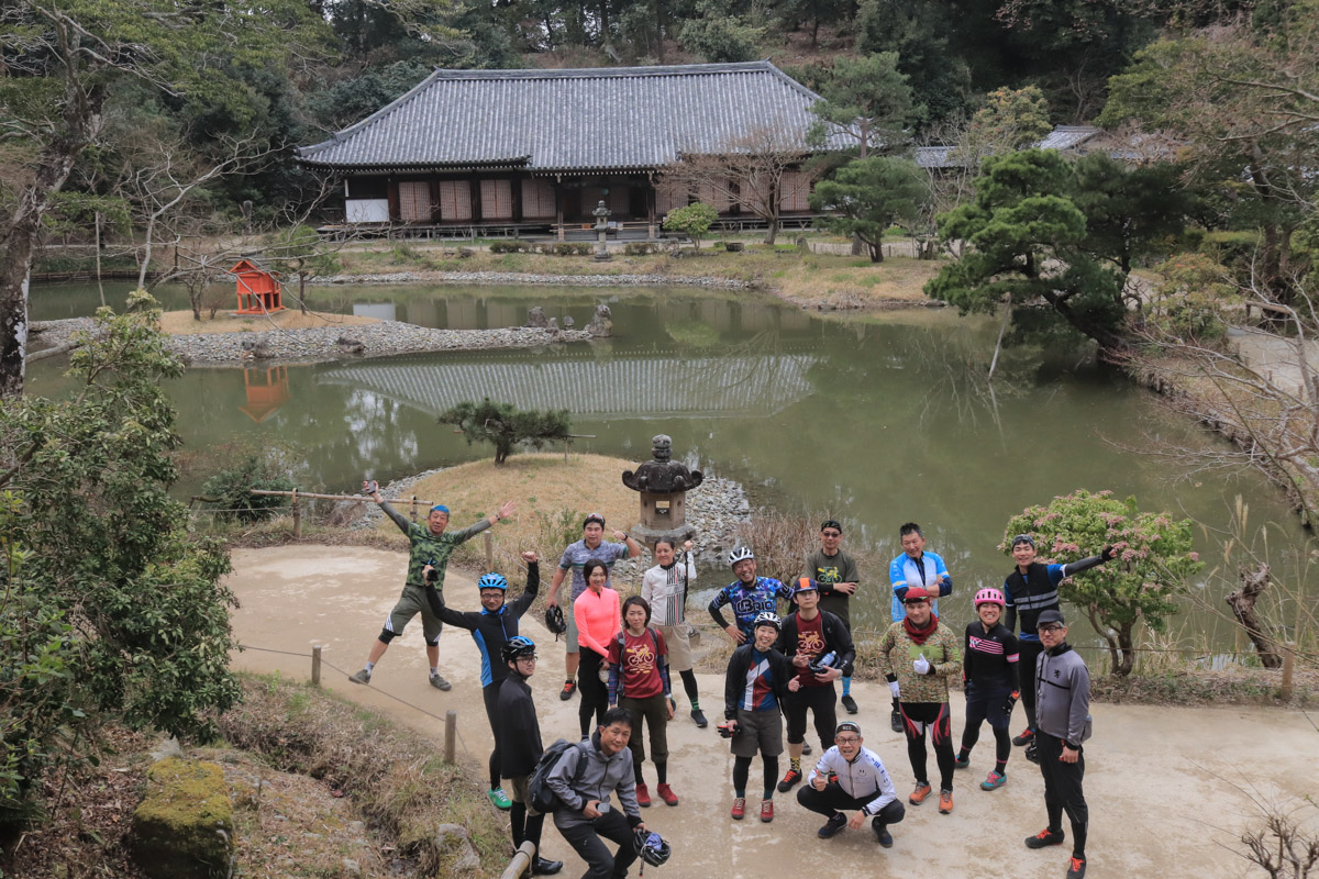 大きな池がある境内が美しい浄瑠璃寺を訪ねた