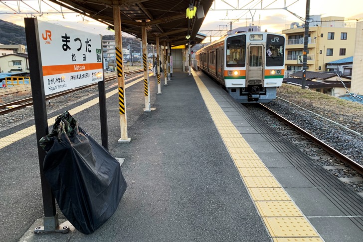 小田急線新松田駅からJR御殿場線松田駅に乗り換え!やって来たのは近日引退が確定している国鉄型211系(^^)/