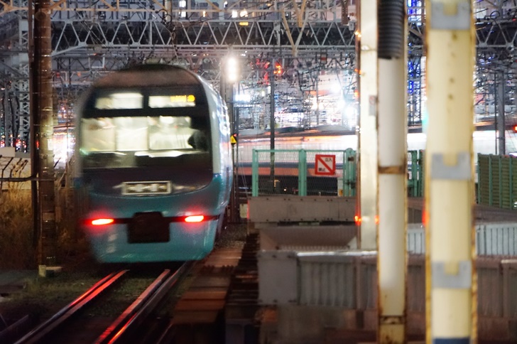 横浜駅を去ってゆく251系をお見送りする。これが本当に見納めなのかと思うと感無量です(涙)