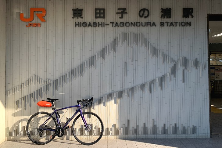 なかなか下車する機会も無さそうな駅でしたが、駅舎の壁に描かれた富士山に粋を感じました(笑)