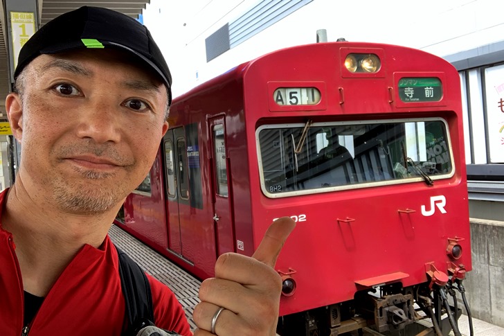 姫路駅の播但線ホームで待っていた真っ赤な103系電車！更新されているものの種車は相当古い昭和の老兵