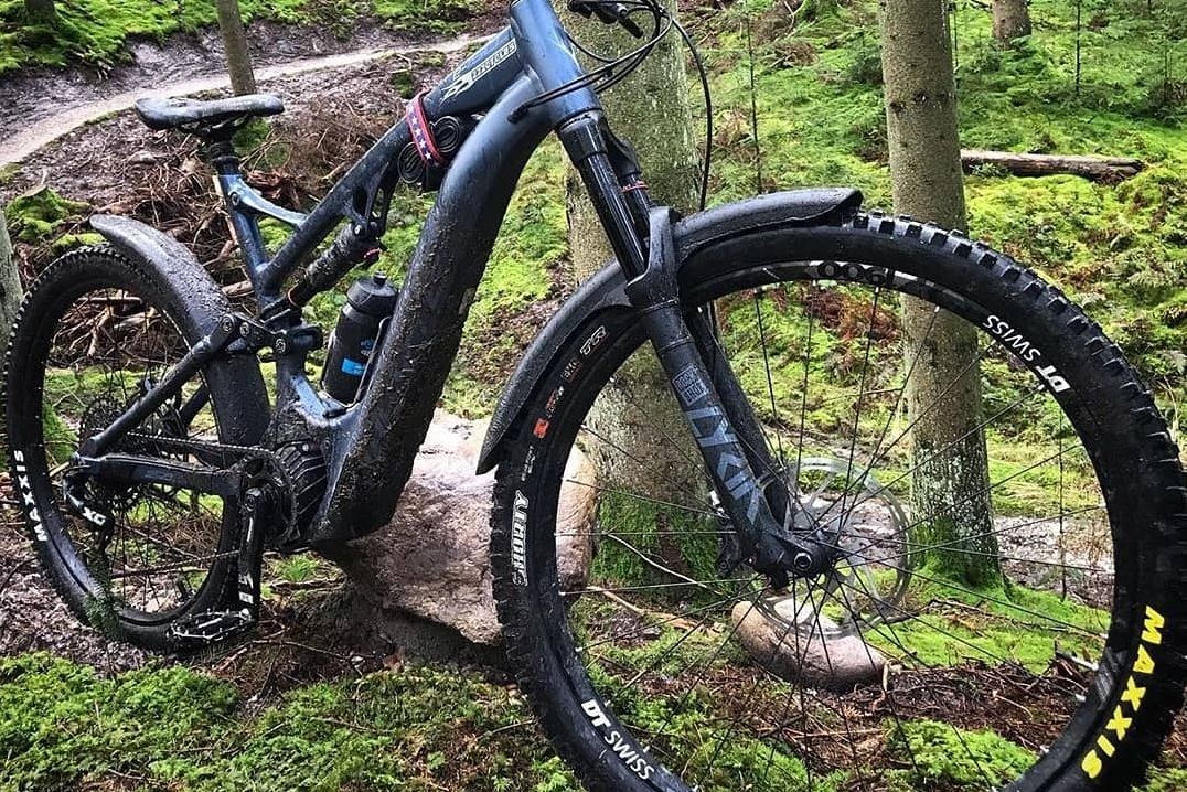 MugGuardはバイクによってはフロントとリアにも取り付けられる