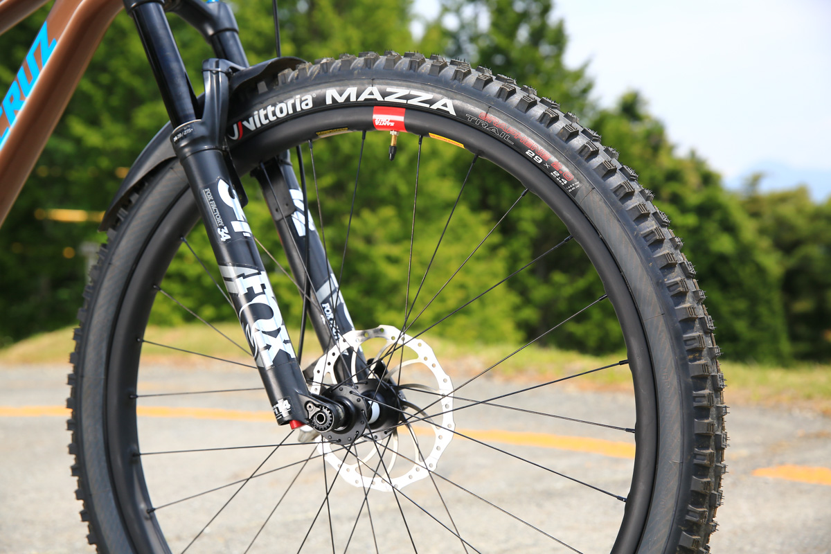 フロント:MAZZA 29×2.4 TRAILケーシング