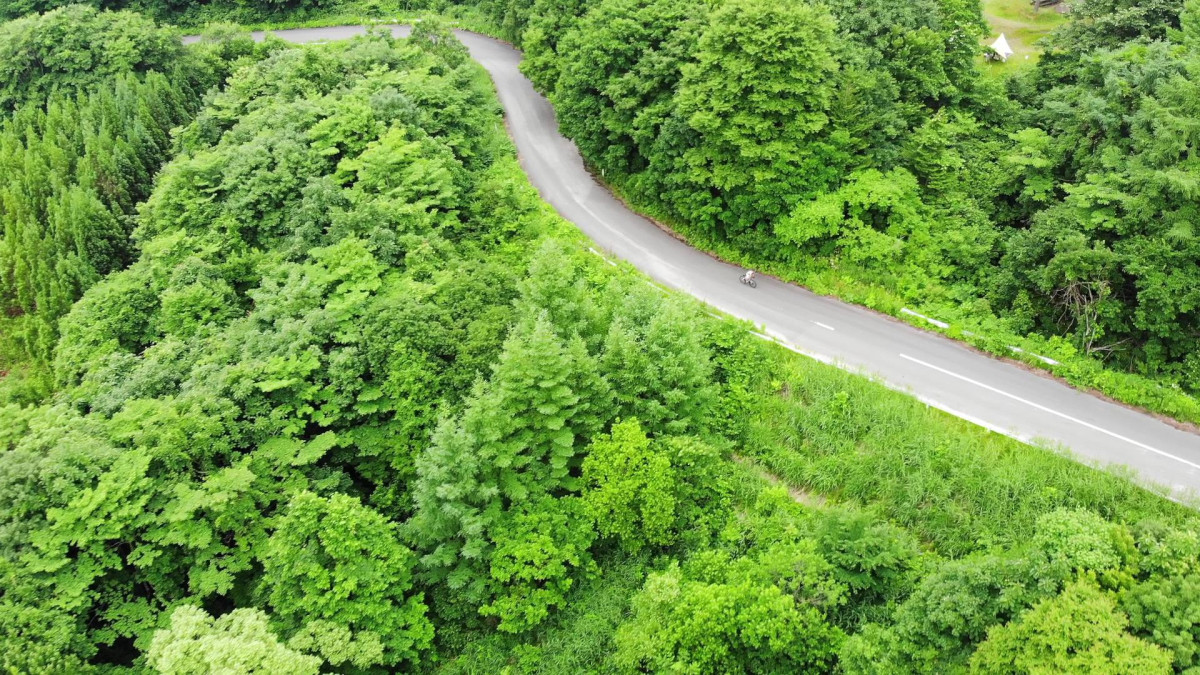 走行距離160km、獲得標高3,200mに及ぶグラベルチャレンジは東北有数の林道エリアで行われる