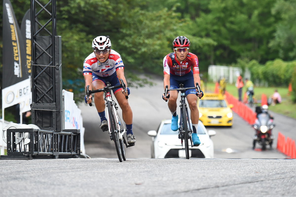 スプリント勝負を制した山本元喜（キナンサイクリングチーム）が優勝