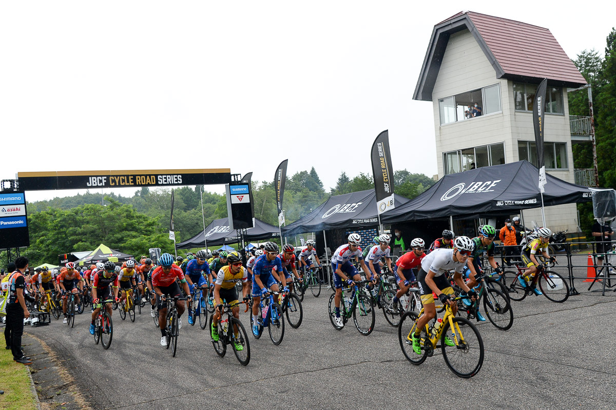 60kmの短距離レースがスタート