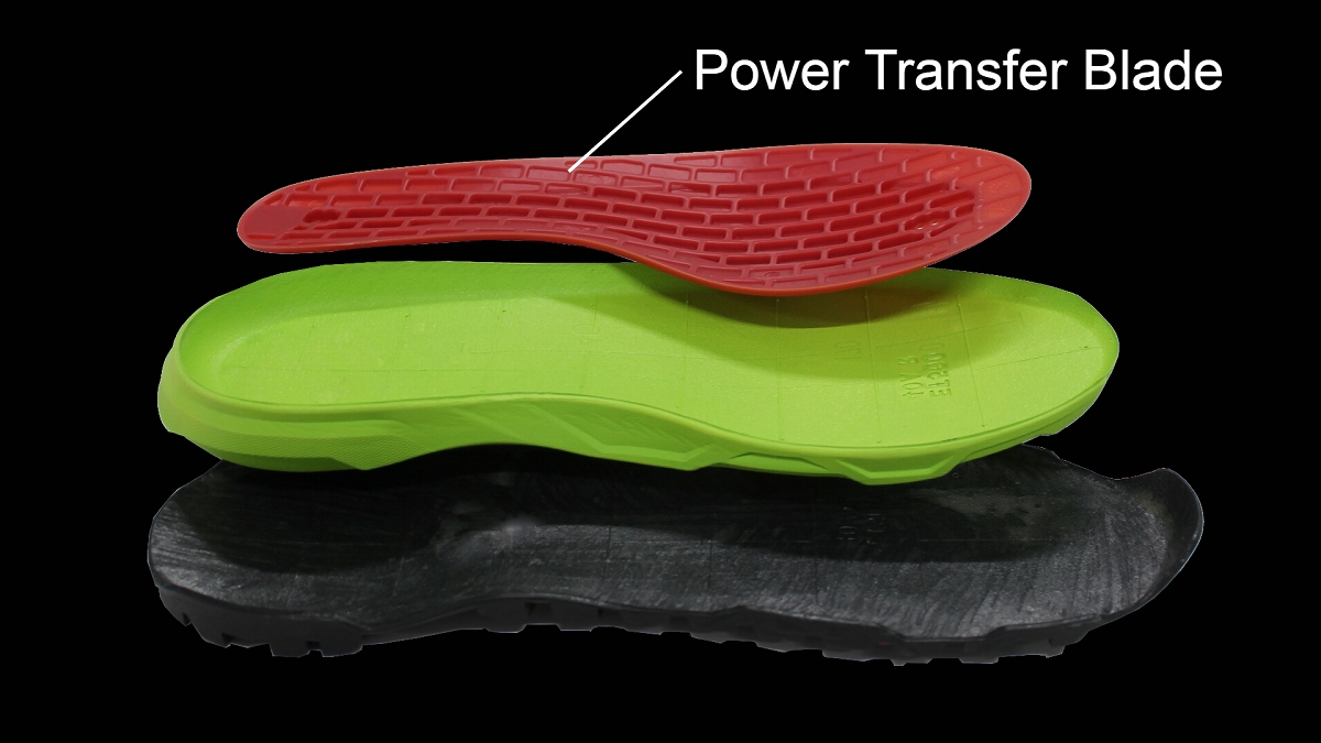 ミッドソールにペダリングのパワー伝達効率を向上させる"Power Transfer Blade"テクノロジーを搭載