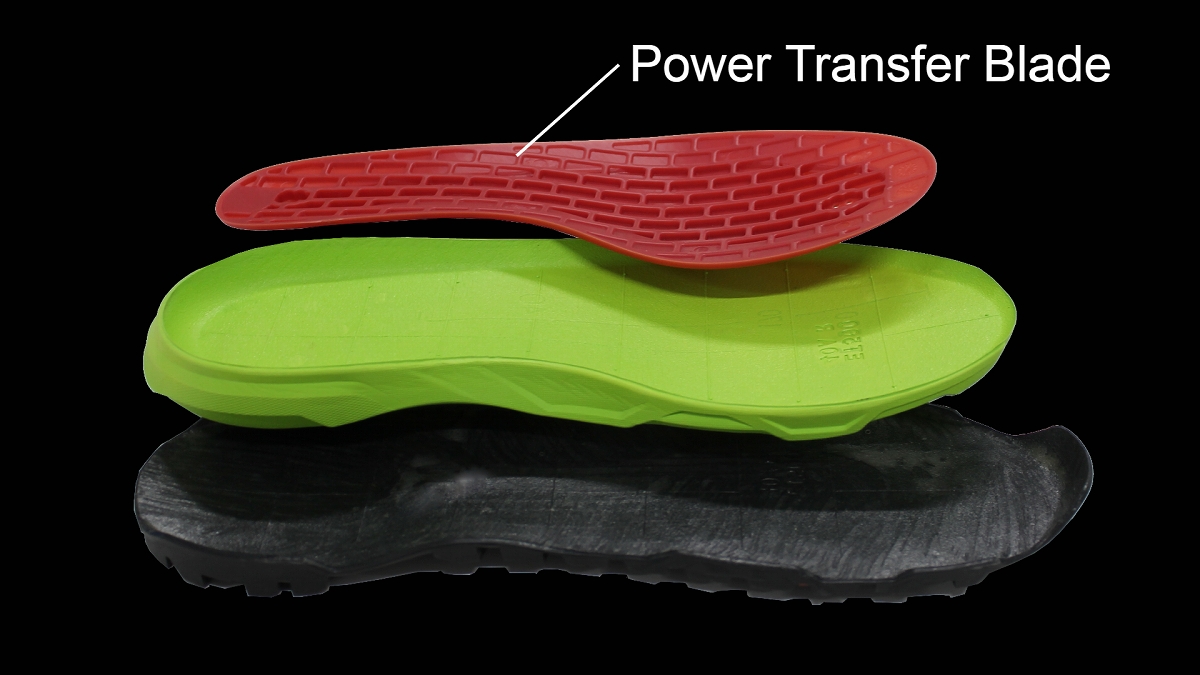 ミッドソールにペダリングのパワー伝達効率を向上させる