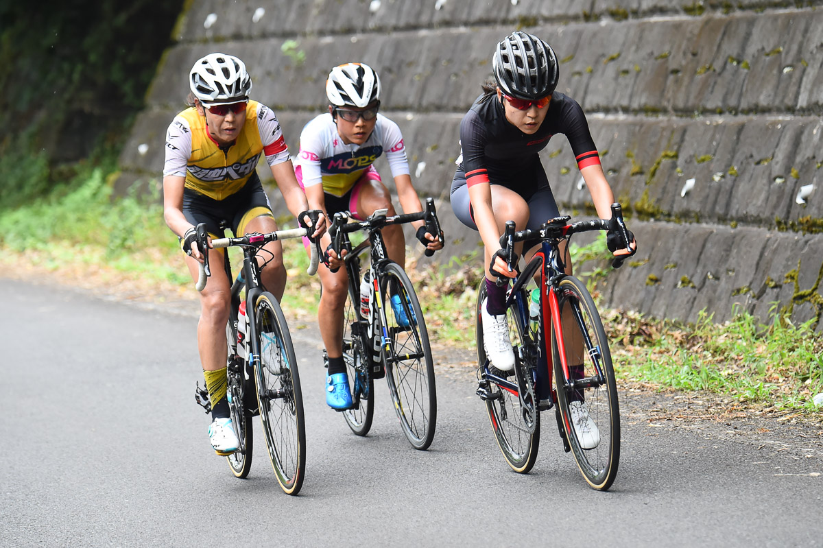 女子 レース後半に残った3名
