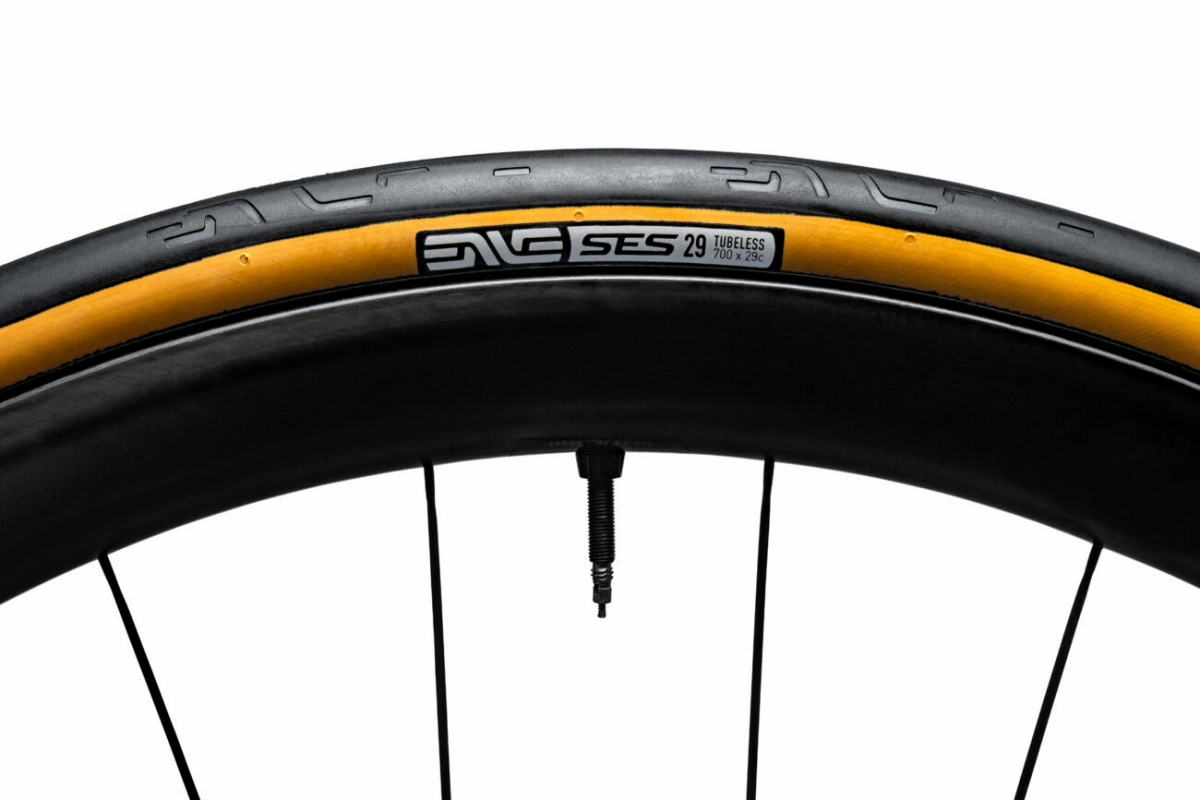 エンヴィ SES ROAD TIRE（タン）