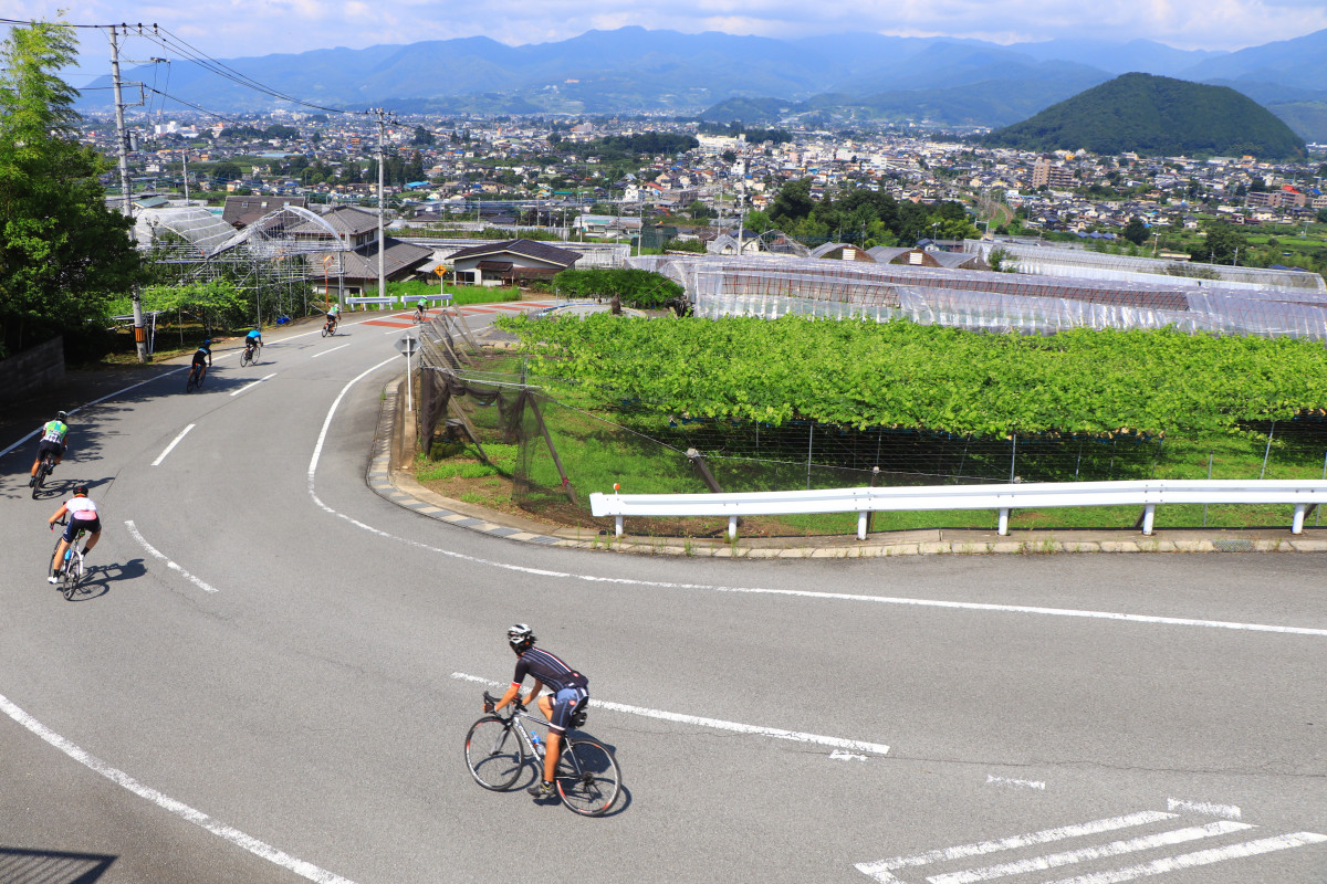 塩山方面へ向かって下っていきます