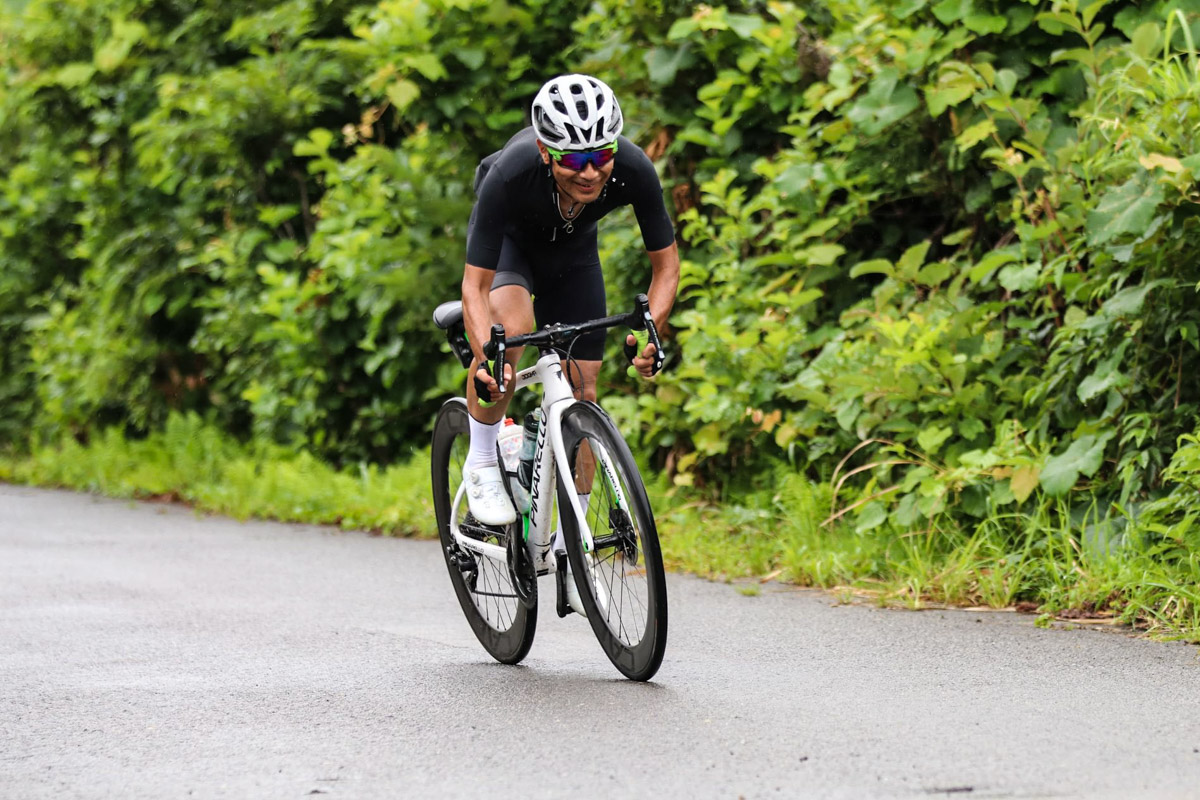 信越の最後の難関・関田峠（1,100m）を登る。すでに250kmを走っても足取りが軽かった