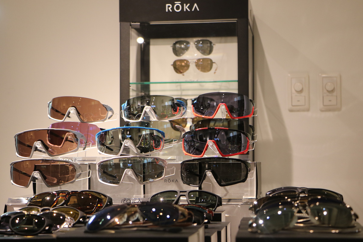 トライアスロン系の製品を取り揃えるROKA(ロカ)は、高性能なアイウェアも豊富にラインアップしている