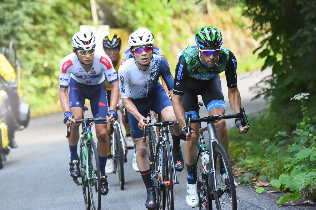 元シマノレーシングの小橋勇利(YURIfitCyclingTEAM)が逃げ集団に加わる