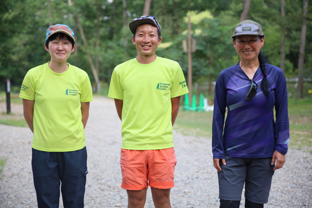 あづみの公園MTBパークのスタッフの皆さん。一日中温かい笑顔でお客さんを迎えていました。