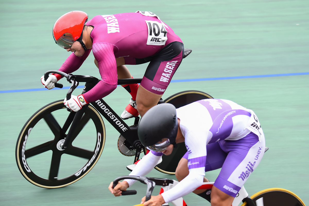 男子スプリント決勝　アウトからまくって行く中野慎詞（早稲田大学）