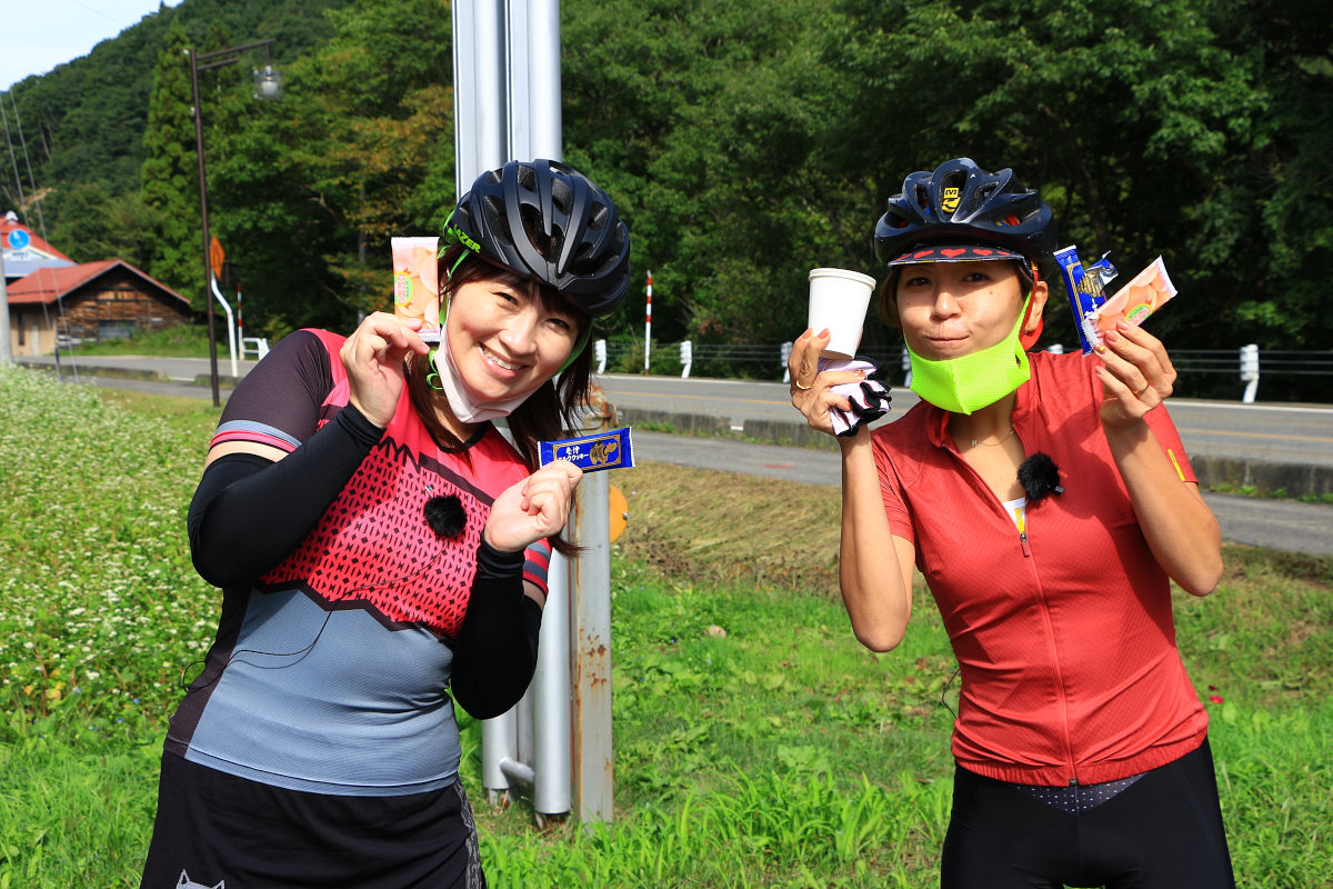 エイドで楽しむゲストライダーの棚橋麻衣さんと水間有紀さん