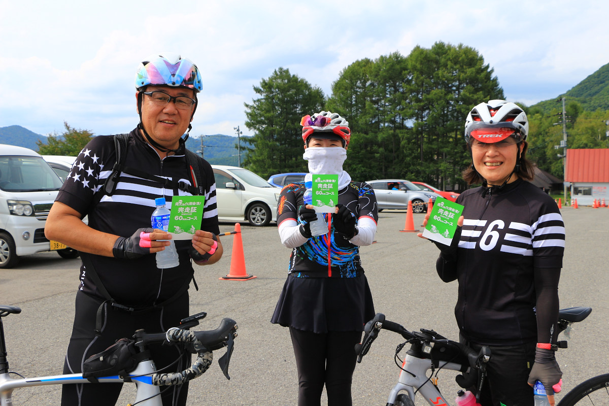 ご夫婦とその友人で参加して全員60km完走!お疲れ様です!