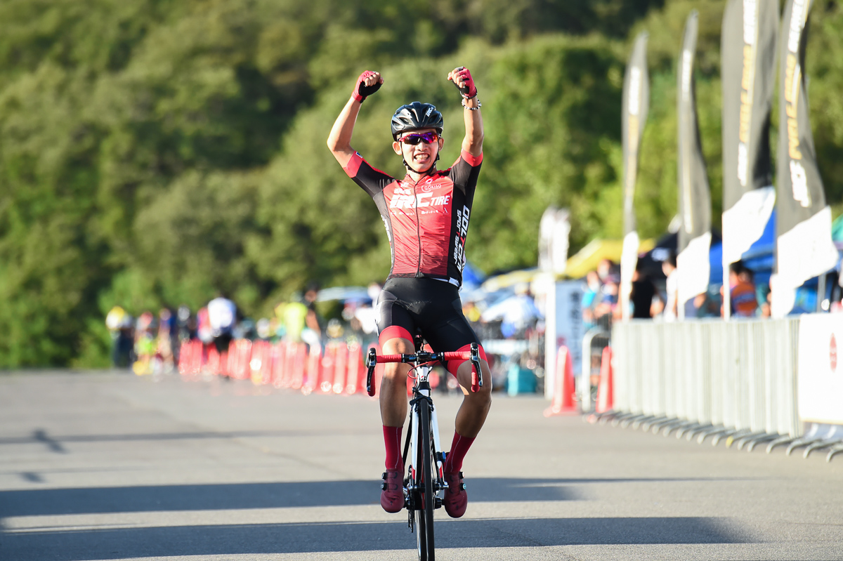 E1 大町健斗(Team Eurasia-iRC TIRE)が残り1周を独走して優勝