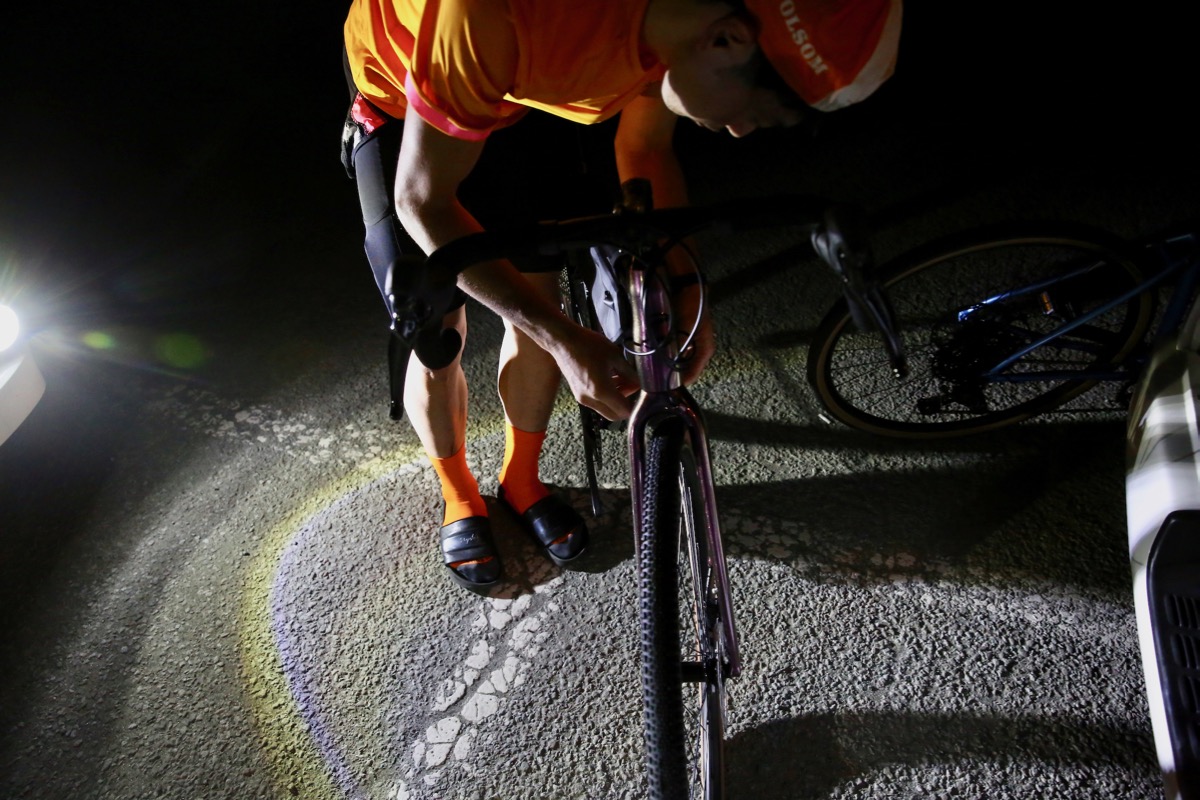 自転車乗りの朝は早い。けれど、アングラーの朝はもっと早かった