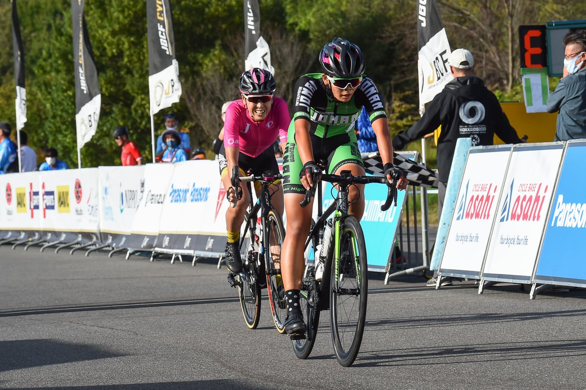 広島森林公園ロードレースで優勝した垣田真穂（松山城南高等学校自転車競技部）が優勝