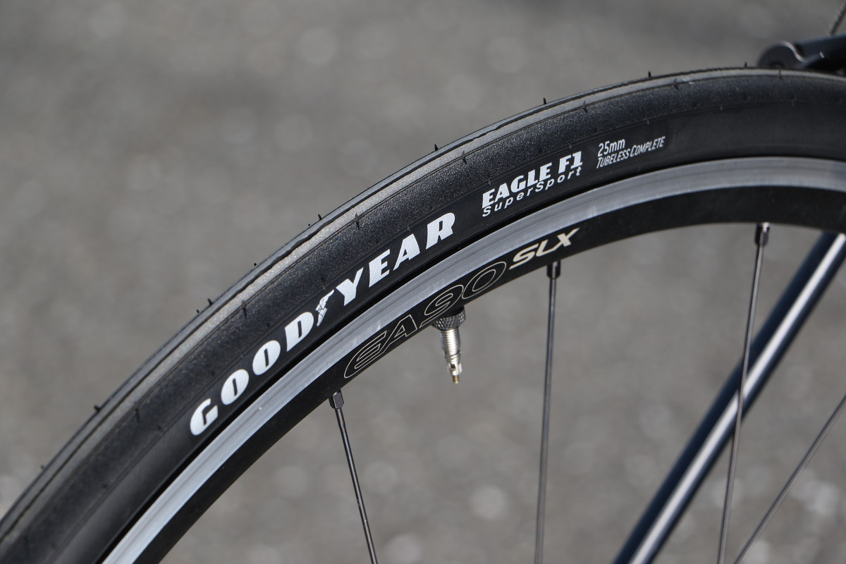 グッドイヤー EAGLE F1 SuperSport Tubeless Complete