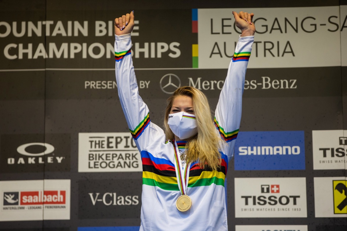 DH女子ジュニアで優勝したロリーヌ・シャパーズ(フランス)