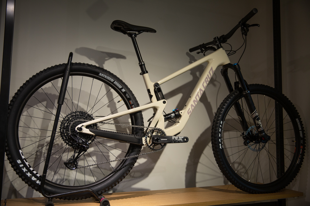 「ダウンヒラーのためのXCバイク」の異名をとるサンタクルズ TALLBOY(トールボーイ)