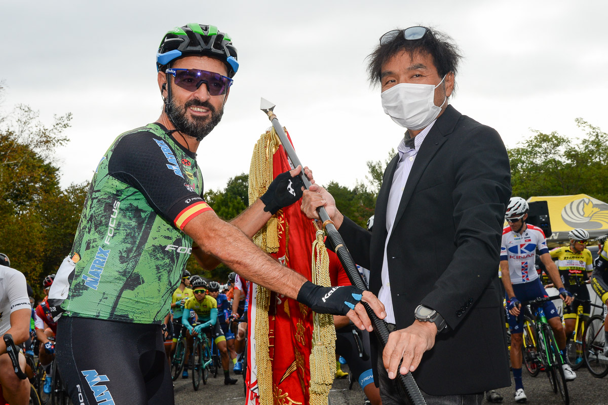 JBCF理事長として、調整に奔走しているという安原氏(写真右)