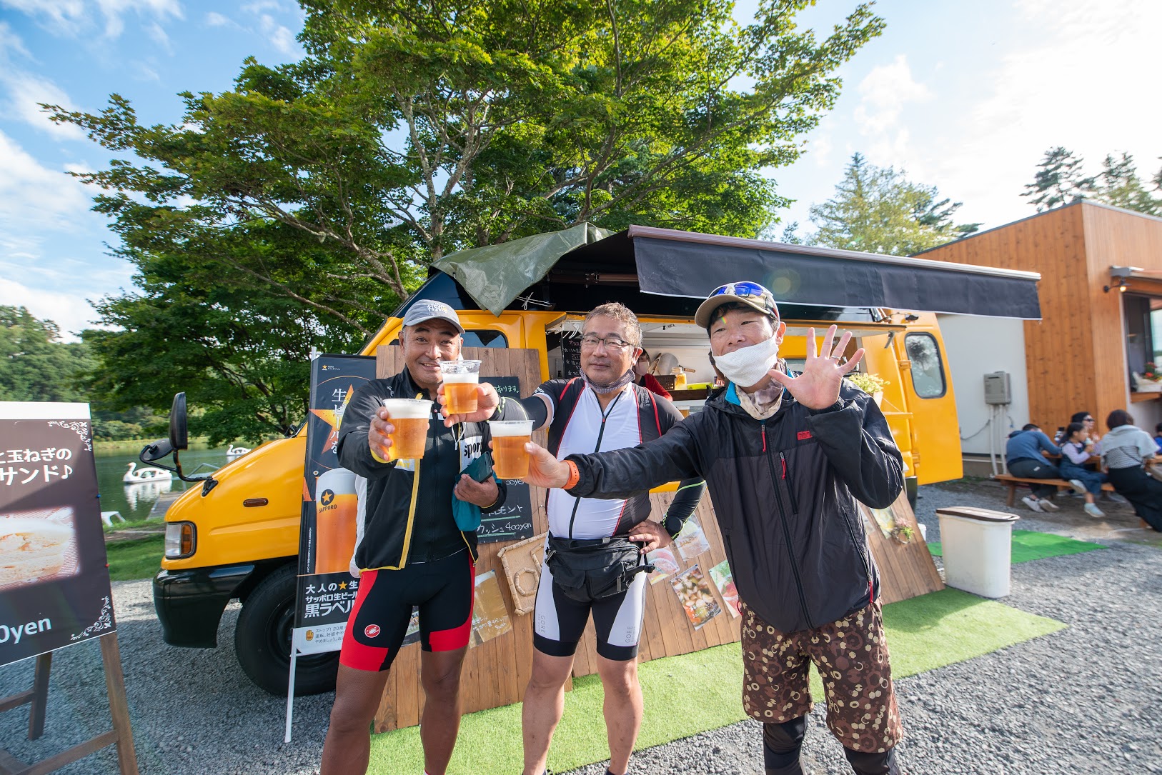 蓼科湖畔に到着、無事に走り切ったご褒美の乾杯!