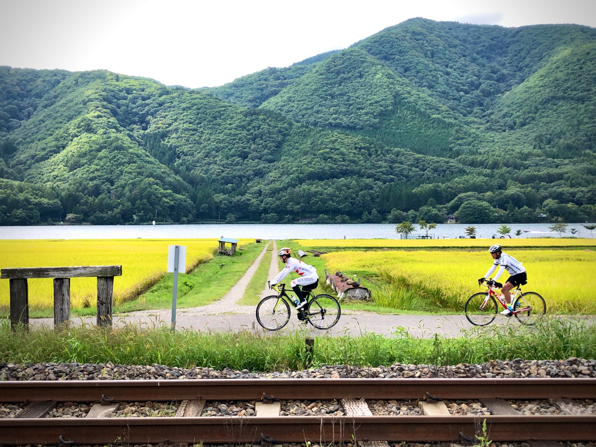 木崎湖畔には多くのサイクリストが走っていました
