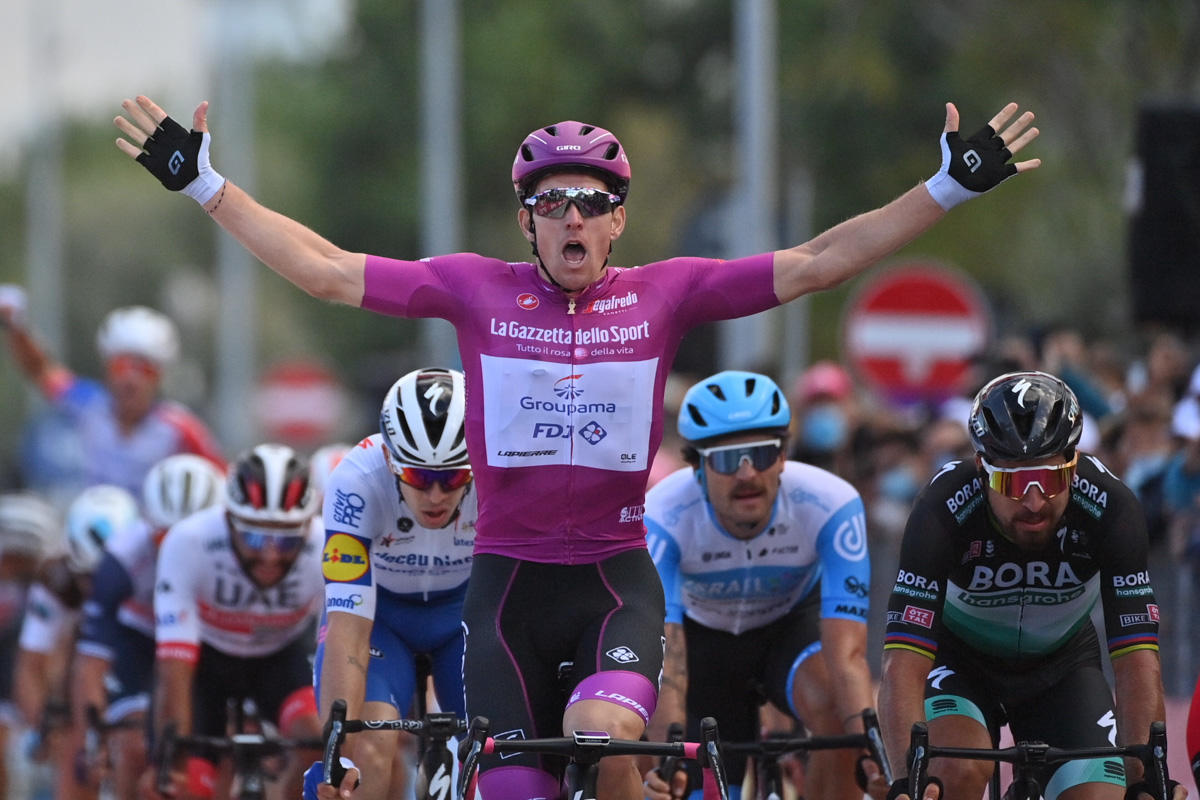 リミニでステージ4勝目を飾ったアルノー・デマール（フランス、グルパマFDJ）