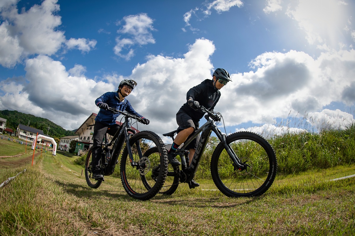 この日は快晴、最高のE-MTB日和であった。