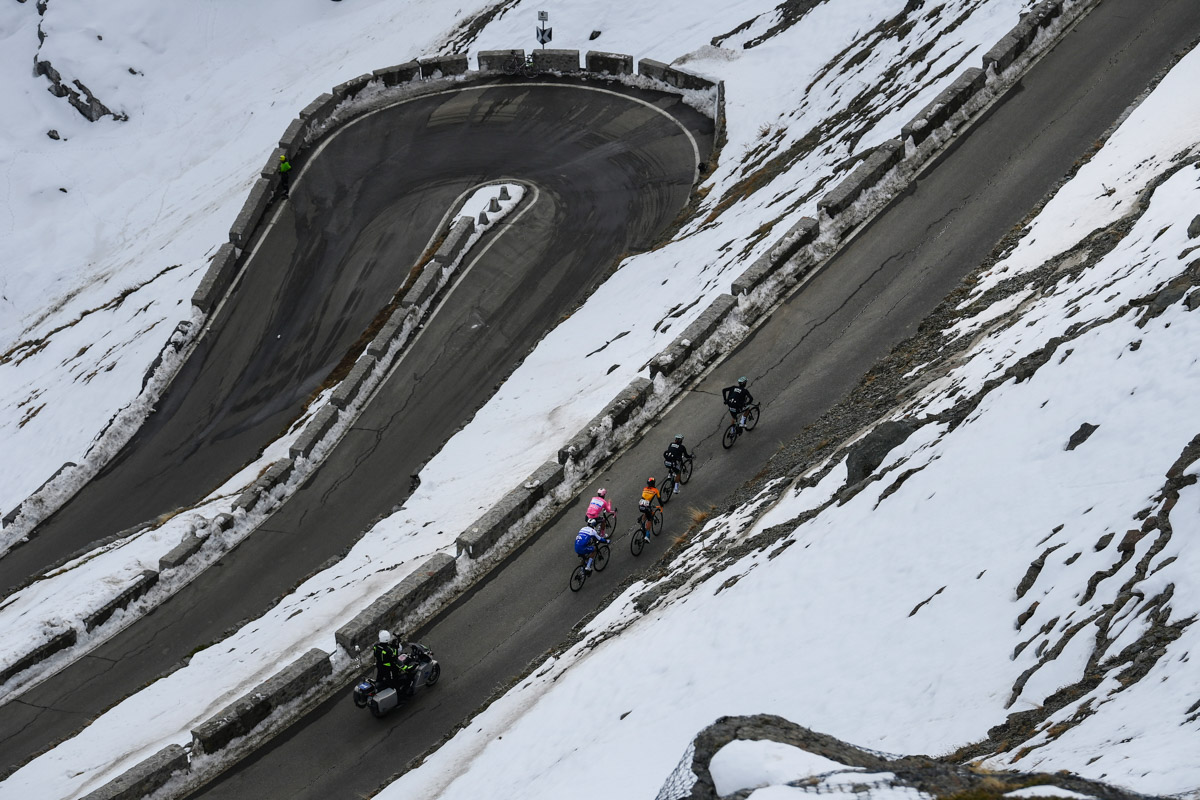 ステルヴィオ峠で集団崩壊 ヒンドレーがゲイガンハートを下し ケルデルマンが首位浮上 ジロ デ イタリア第18ステージ Cyclowired
