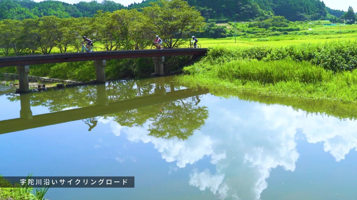 宇陀川サイクリングロードにかかった味のある橋を渡る