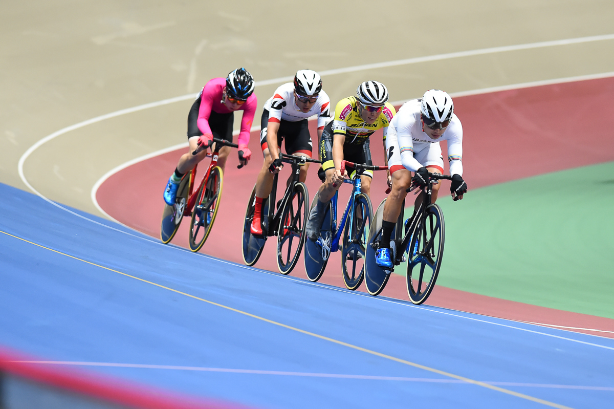 男子オムニアム・テンポレース レース中盤から橋本英也(チームブリヂストンサイクリング)を含む4名が逃げる
