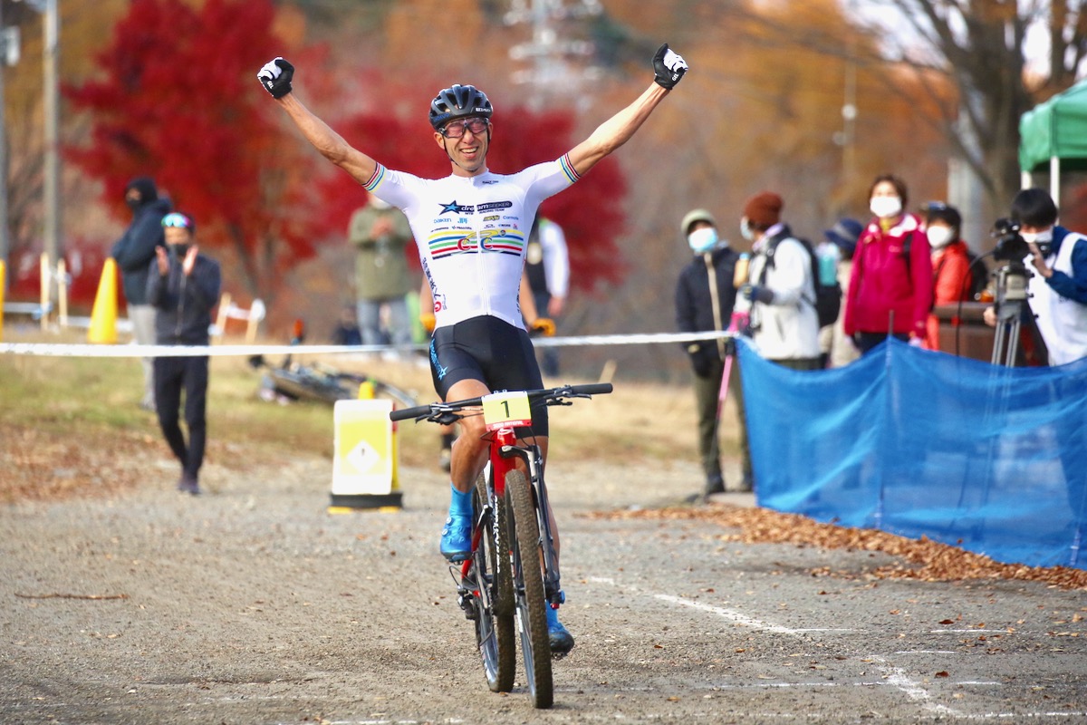 6年連続12回目の全日本チャンピオンを決めた山本幸平（DREAM SEEKER MTB RACING TEAM）