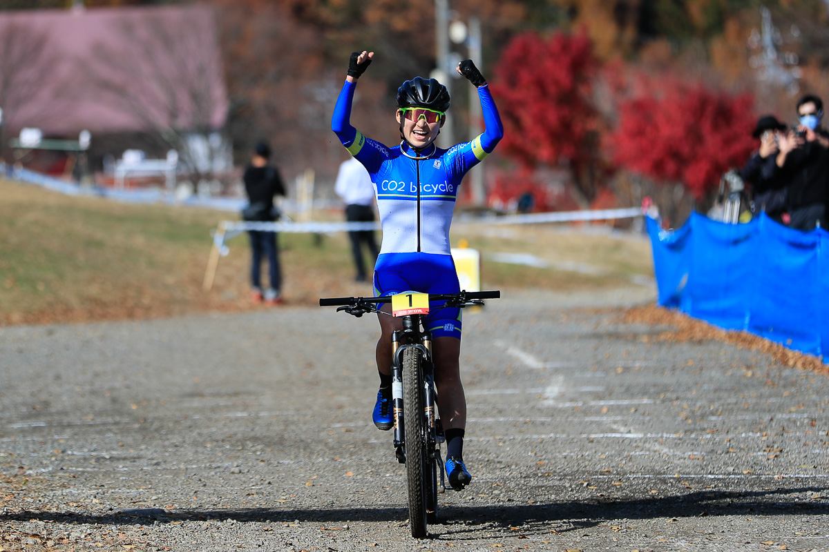 MTB XCO全日本選手権　女子エリートで優勝した今井美穂（CO2bicycle）