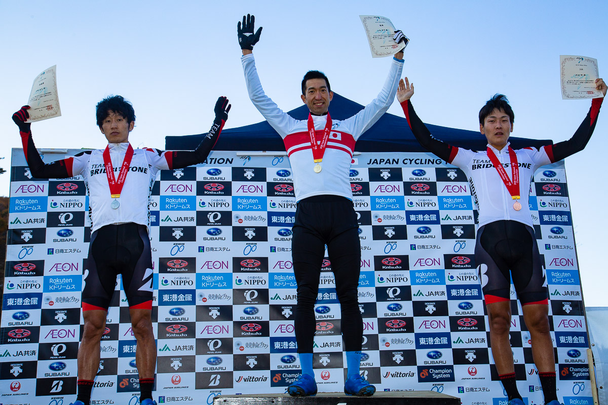 Men Elite 表彰  優勝 山本幸平（DREAM SEEKER MTB RACING TEAM）、2位沢田時、3位平野星矢（TEAM BRIDGESTONE Cycling）