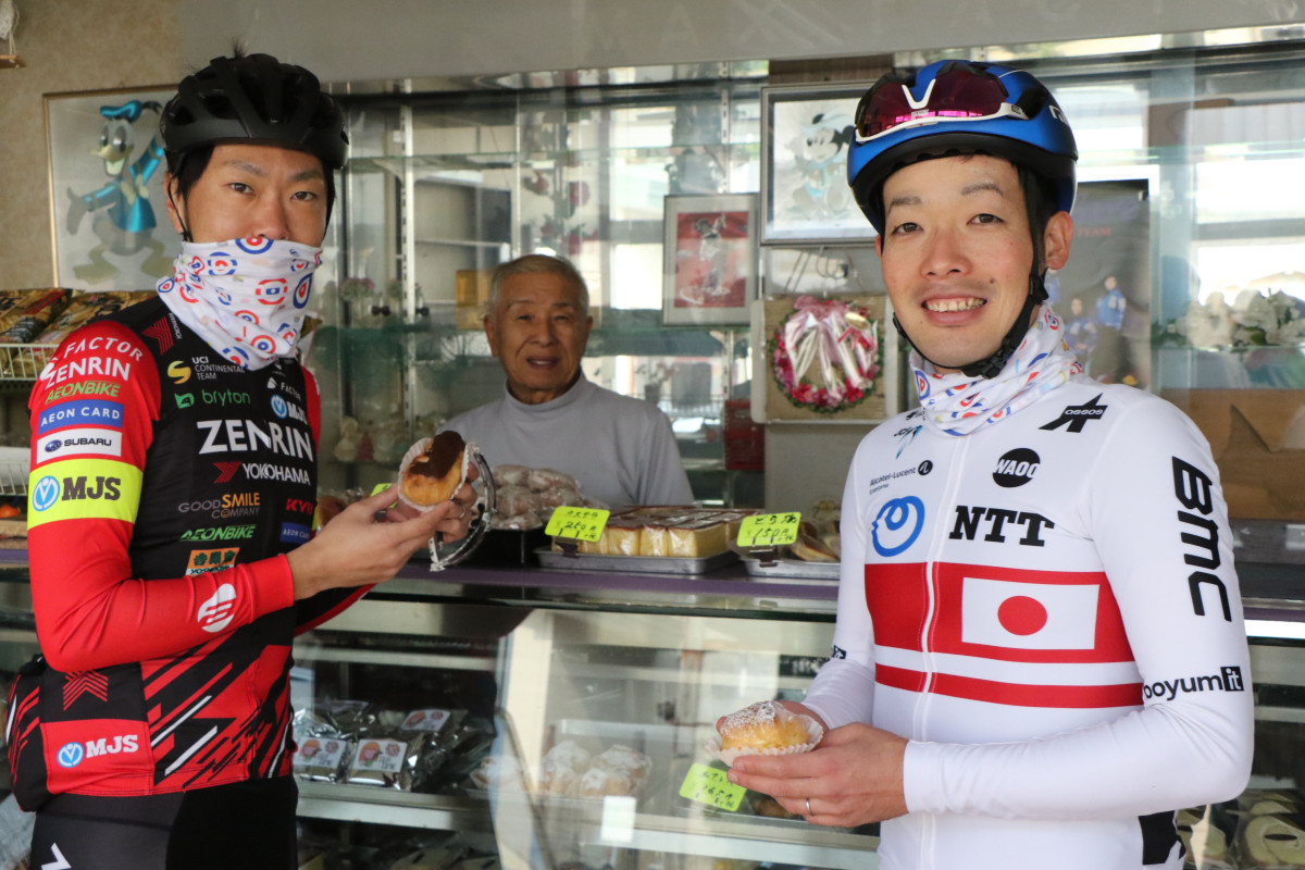 絹代さんが常呂町内イチオシの「竹岡菓子舗」シュークリームとエクレアが絶品