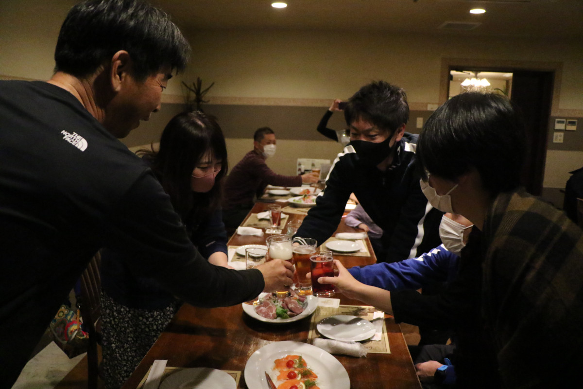 スイーツショップ巡りをしてきた女子チームも合流、1日お疲れ様でした!